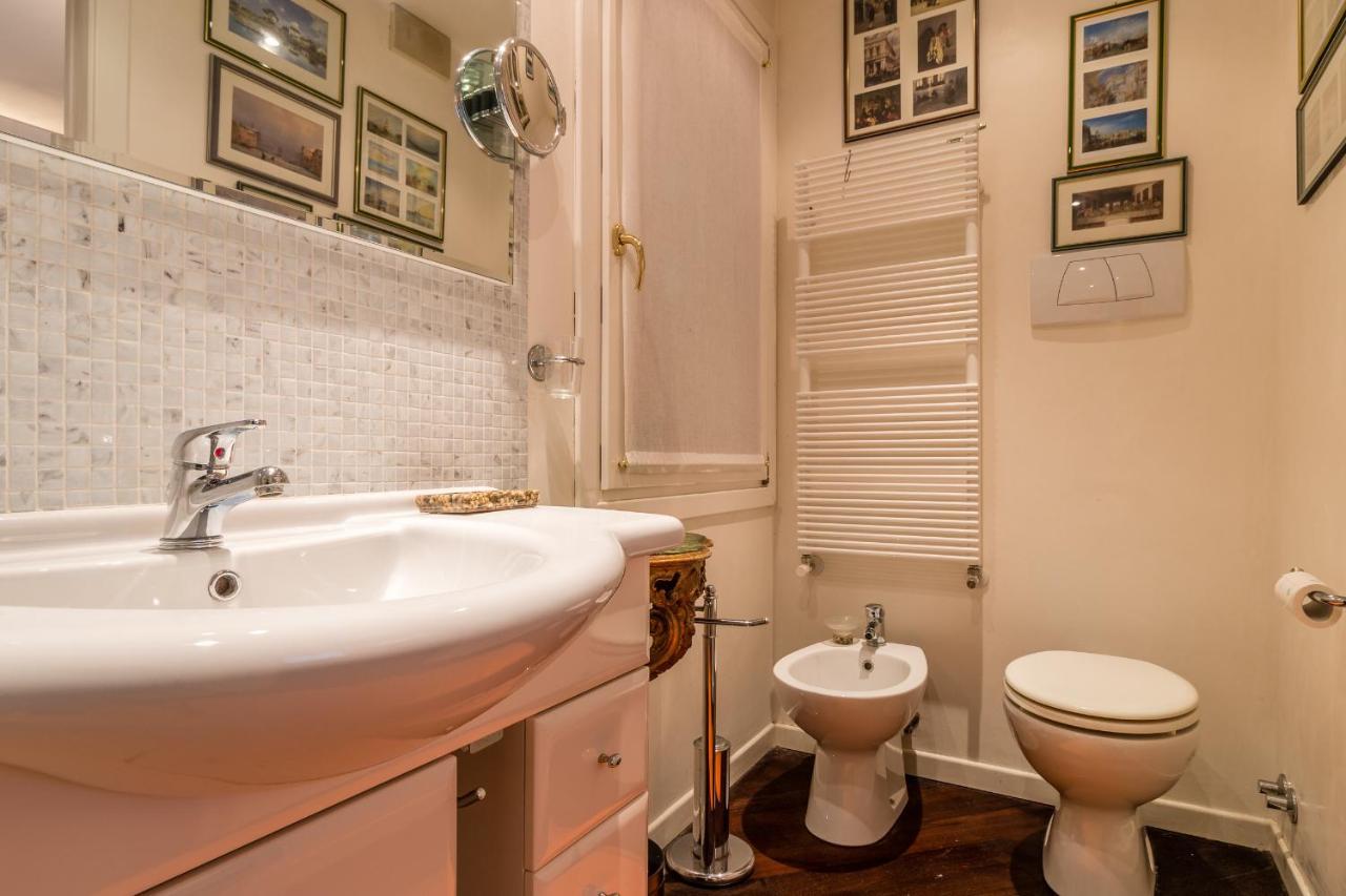 Gold And Red - The Venetian Style With Terrace Apartamento Exterior foto